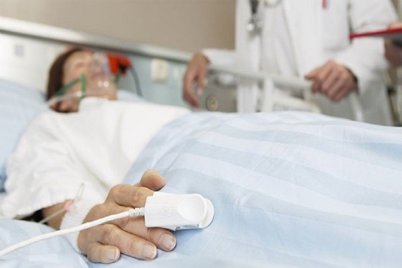 Bệnh nhân hôn mê lâu có thể viêm phổi, xẹp phổi, loét vùng tỳ đè